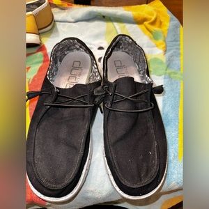 Woman’s Hey Dude shoes size 9